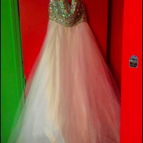 Dresses & Skirts - Barely pink formal